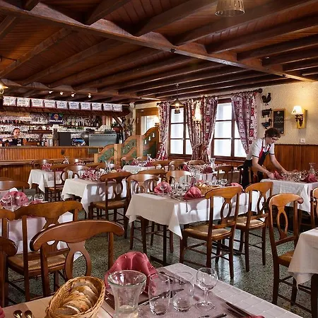 Otel Logis Le Rouge Gazon