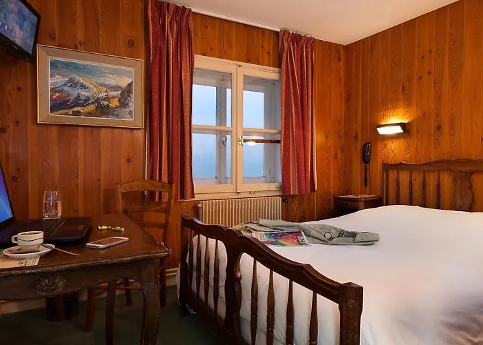 Logis Le Rouge Gazon Hotel